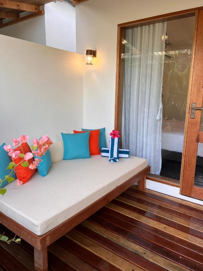 Seaside Dhigurah